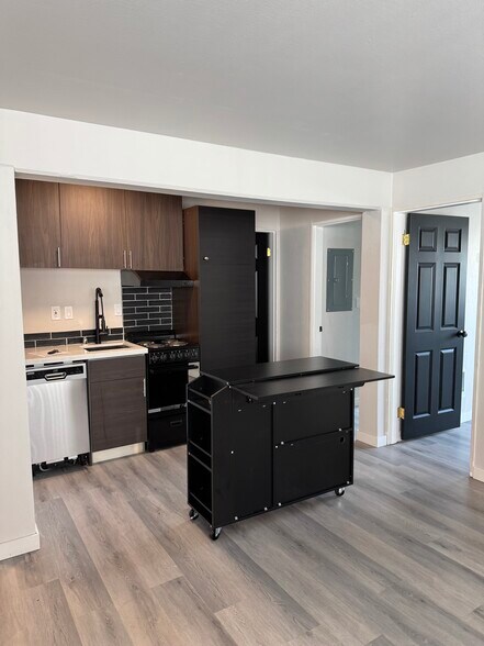 Building Photo - 219 Queen Anne Ave N