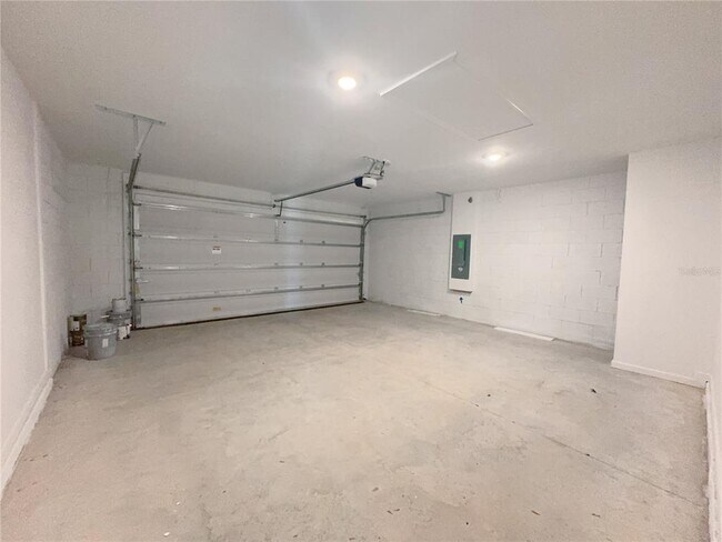Building Photo - 2362 McKinley Dr