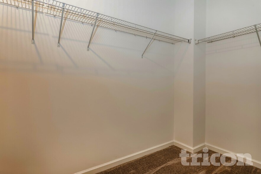 Building Photo - 173 Everett Sq