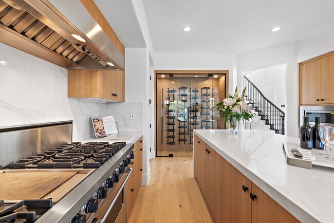 Building Photo - 84 Sidney Bay Dr