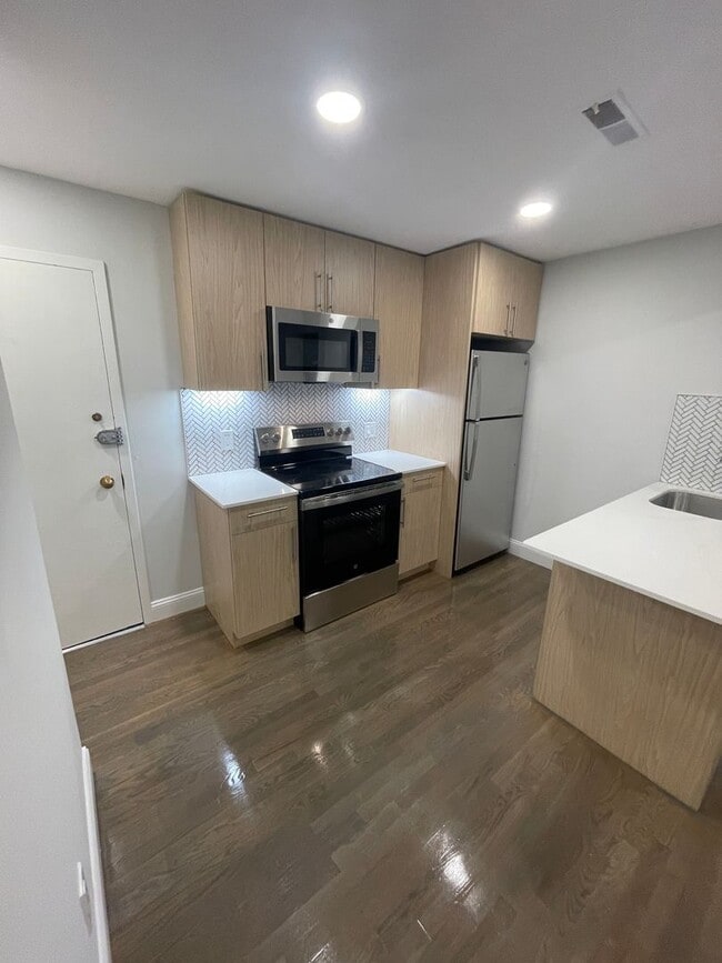 Building Photo - Modern 2bed + 2bath Chestnut Hill - Brookline