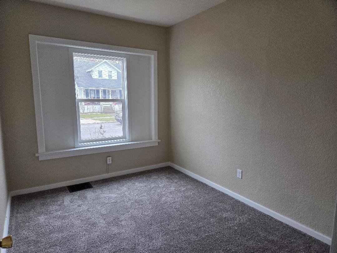 Building Photo - 921 N Mason