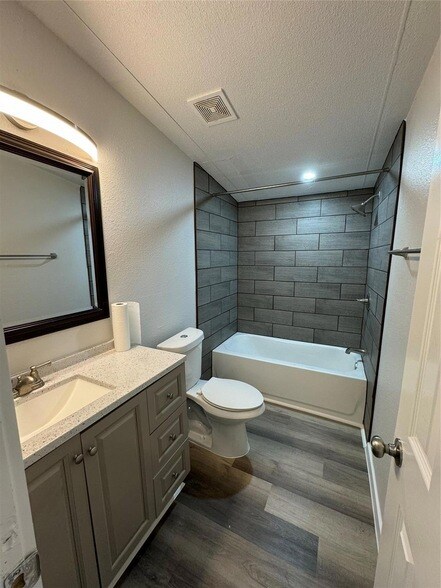 Building Photo - 112 Thomas Park Dr