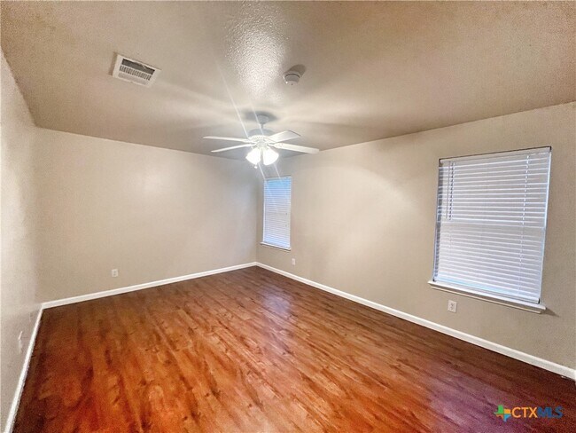 Building Photo - 364 Starling Creek