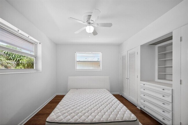 Building Photo - 8651 NE 10th Ct