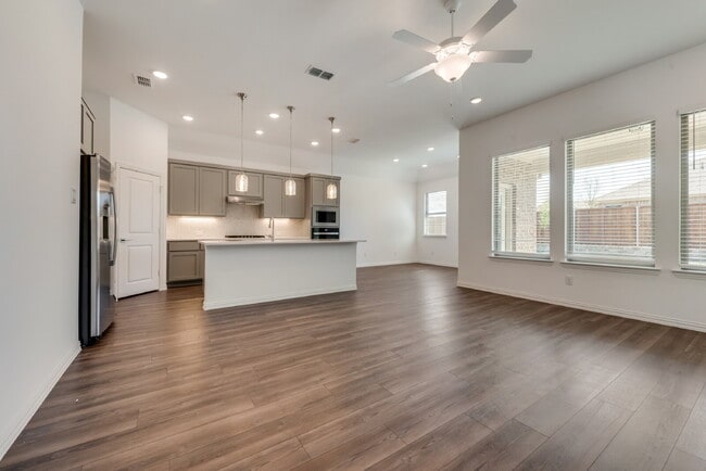 Building Photo - 3514 Honeysuckle Holw