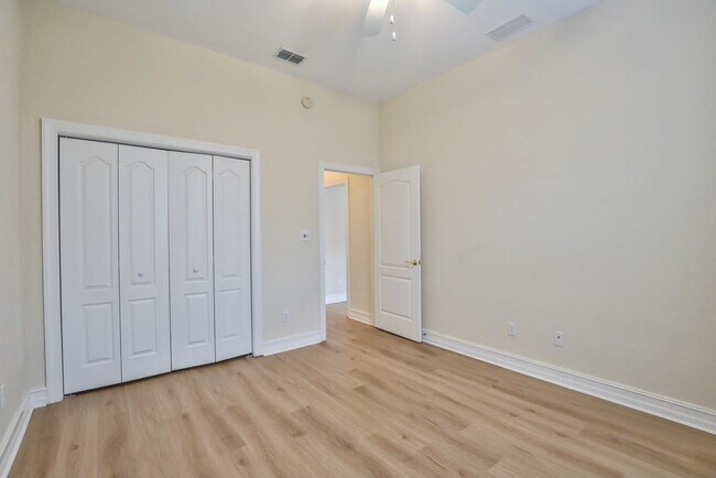 Building Photo - 1661 Harbor Club Dr