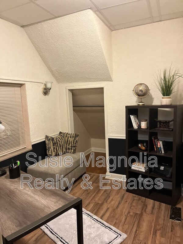 Building Photo - 736 Dover Pl