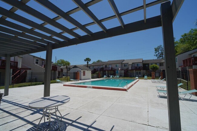 Building Photo - 1303 Airport Dr