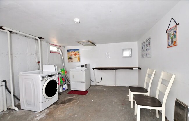 Building Photo - 5 Tunxis Pl