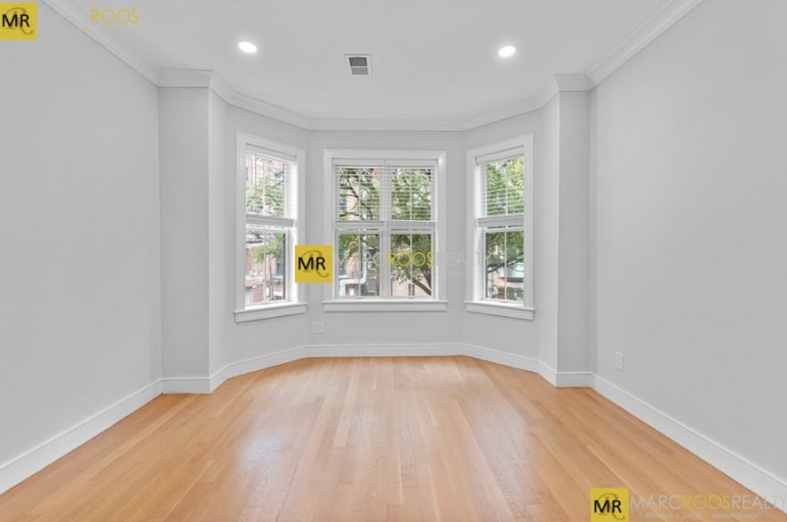 Building Photo - 535 Newbury St