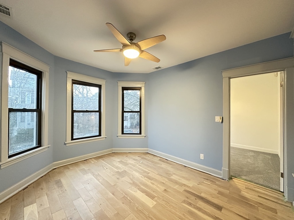 Building Photo - 3245 N Lakewood Ave