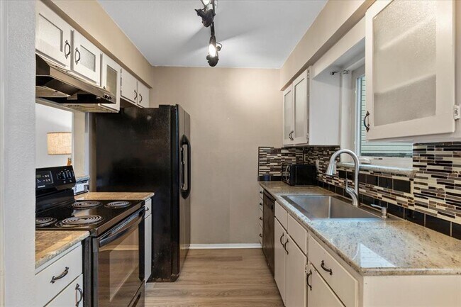 Building Photo - 8400 Jamestown Dr