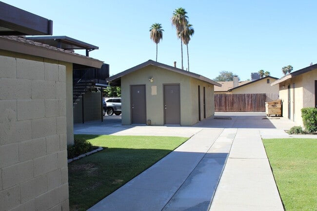 Building Photo - 5913 Nogal Ave