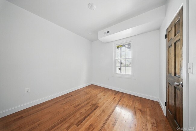 Building Photo - 14 Yankee Pl