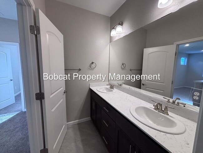 Building Photo - 860 Furlong Dr