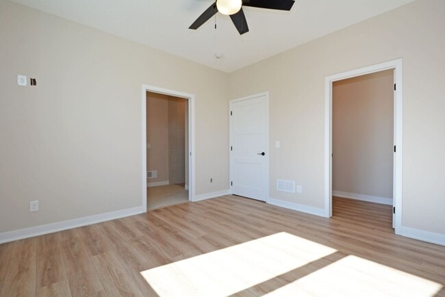 Building Photo - New Construction Townhouse Available Now in Roseville!