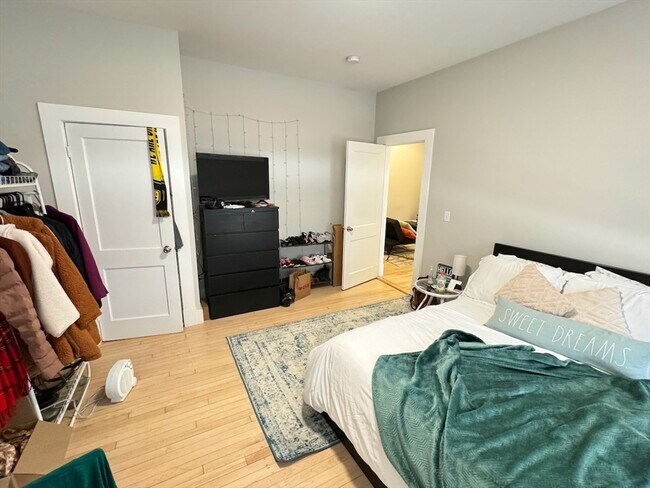 Building Photo - 1284 Commonwealth Ave