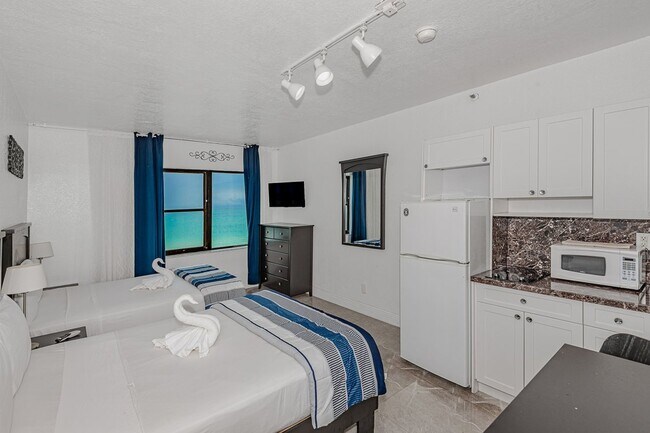 Building Photo - 6345 Collins Ave