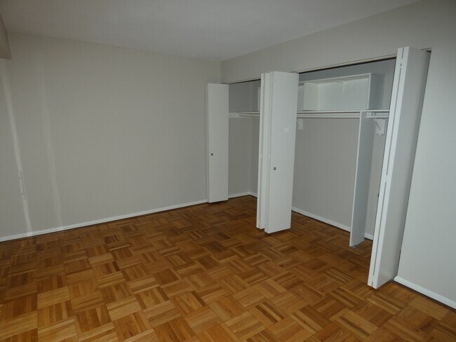 Building Photo - Renovated 1BR, 1BA + Garage Space. 2 Block...