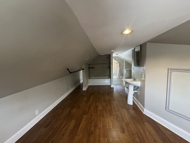 Building Photo - 310 Yeardley Ave