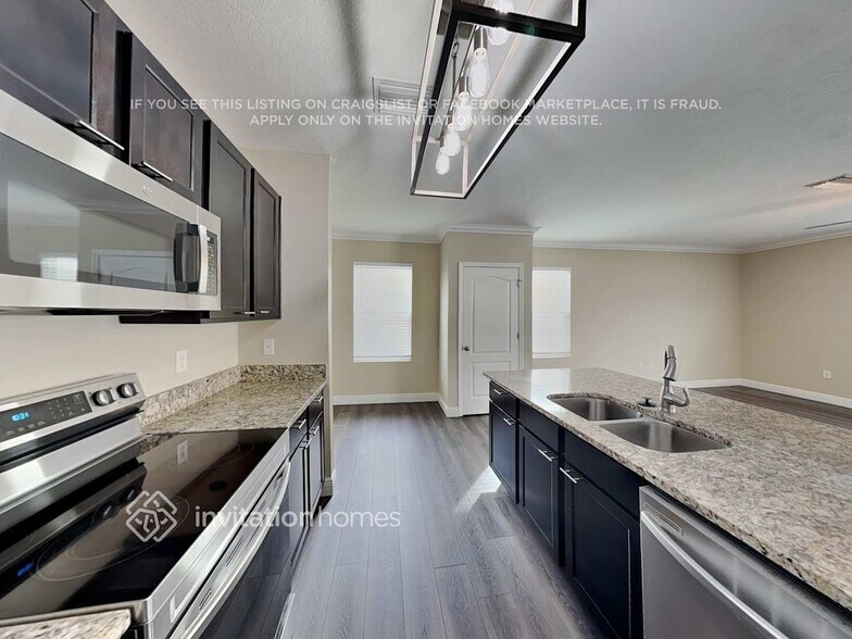 Building Photo - 10527 Whispering Hammock Dr