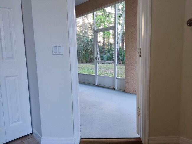 Building Photo - 4/2/2, Beautiful and Spacious!