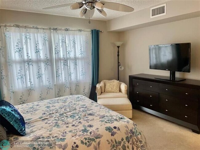 Building Photo - 3301 Aruba Way