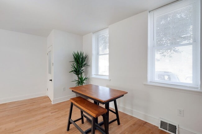 Building Photo - Newly Renovated Home Northern Liberties