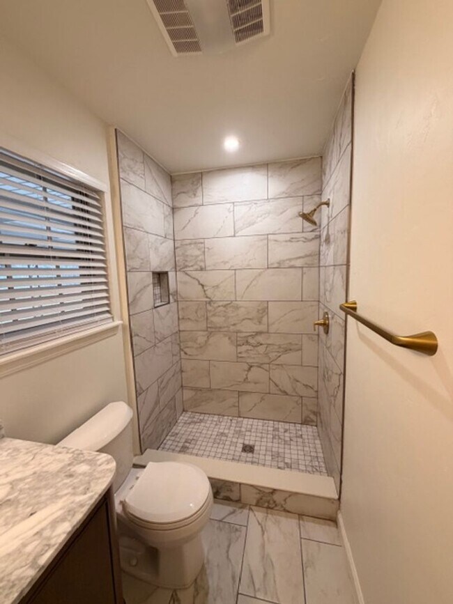 Building Photo - Rollingwood Neighborhood