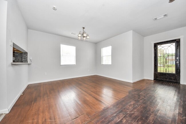 Building Photo - 7504 Elm St