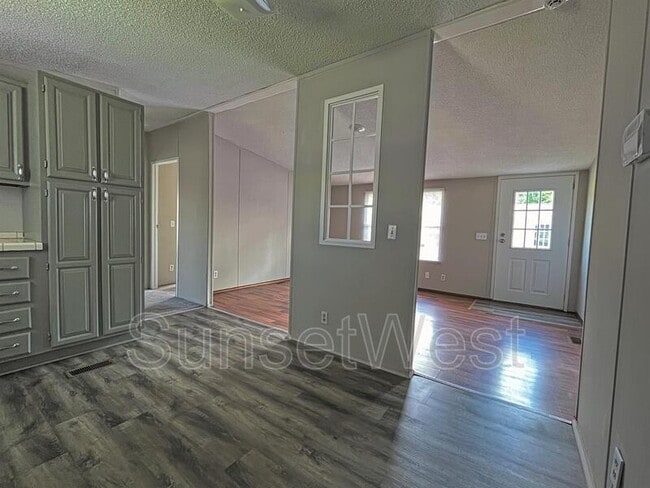 Building Photo - 4636 Rainbow Ln