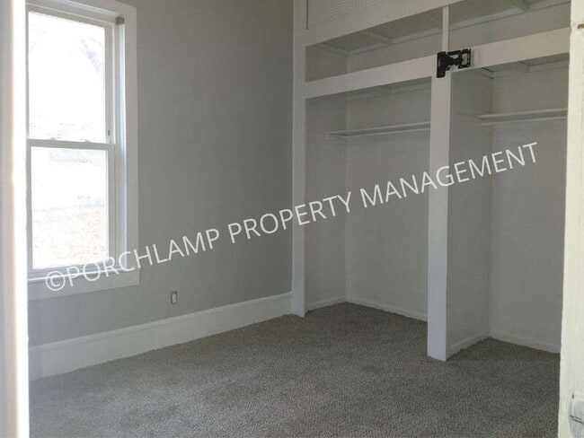 Building Photo - 541 W Grand Ave