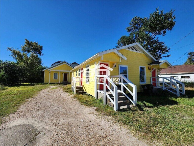 Building Photo - 2706 1/2 Berry St