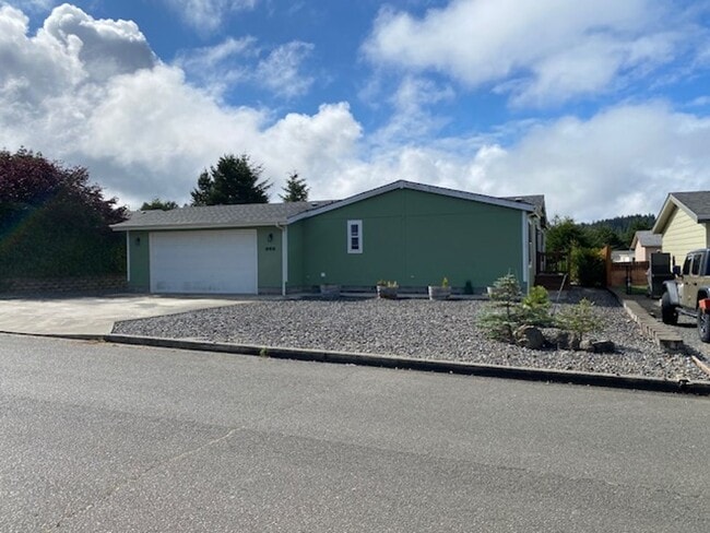 Building Photo - COMING SOON! NOW TAKING APPLICATIONS! An Outdoor Entertainer's Dream on the Majestic Oregon Coast!