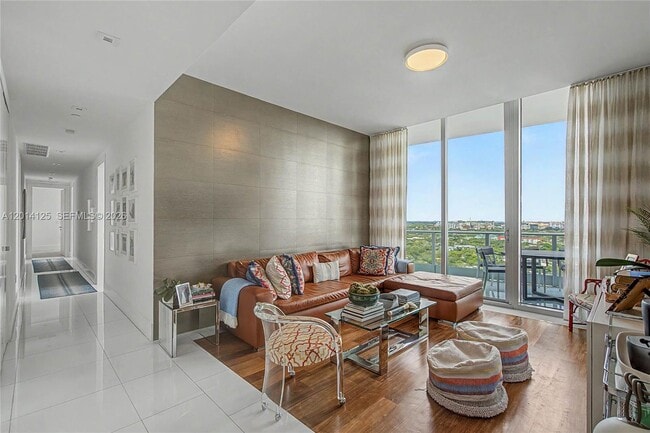 Building Photo - 2627 S Bayshore Dr