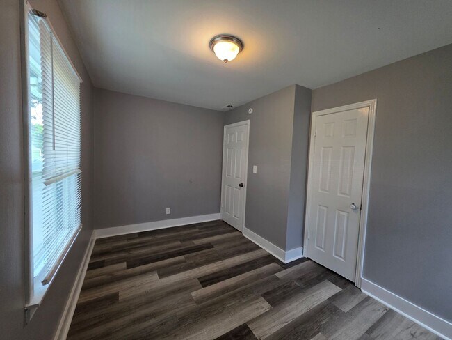 Building Photo - Single-Level 3 Bedroom, 2 Bath Home in Kansas City