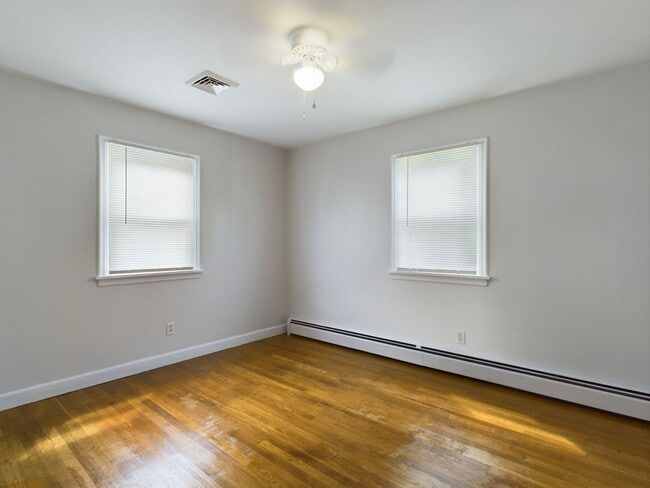 Building Photo - 3005 Putney Rd