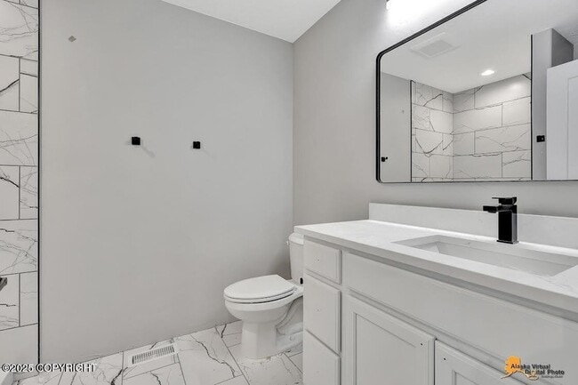 Building Photo - 623 Rita Cir