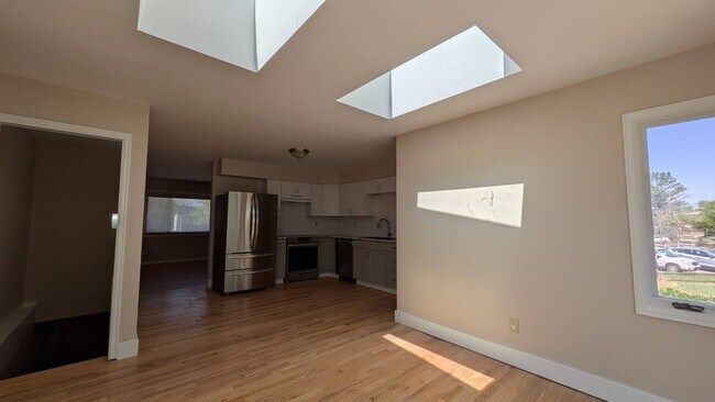 Building Photo - 4050 Hollow Rd