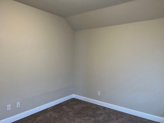 Building Photo - Cameron Lane