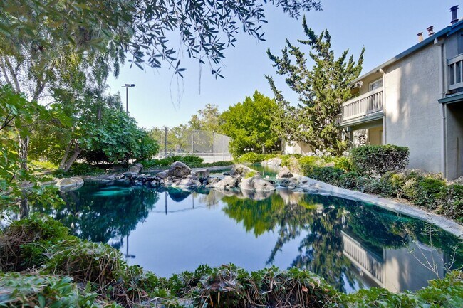 Building Photo - Cute One Bedroom Condo with Central AC and Heat.