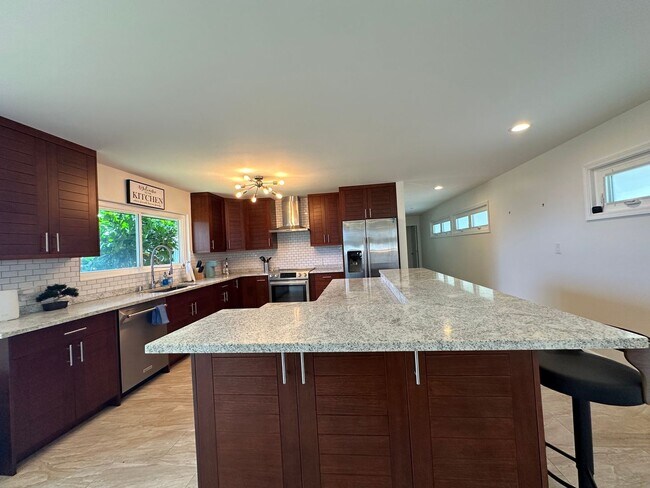 Building Photo - Fully Furnished 4 BD/3 BA Home in Mariner's Ridge!! Includes 1 Garage PRKG, W/D, Sep. Studio, & G...