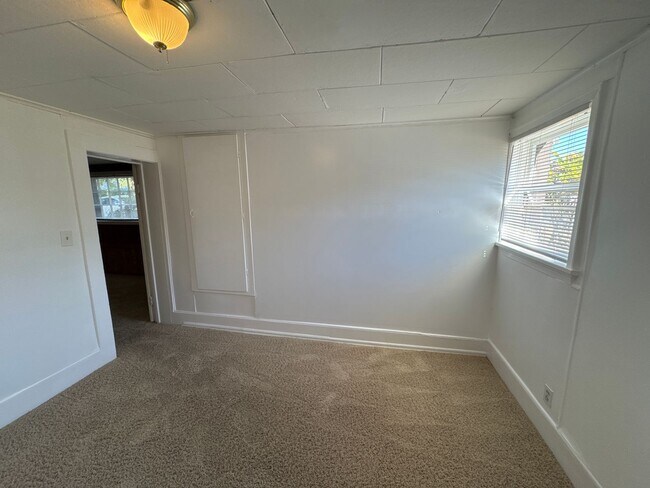 Building Photo - 634 SW Calapooia St
