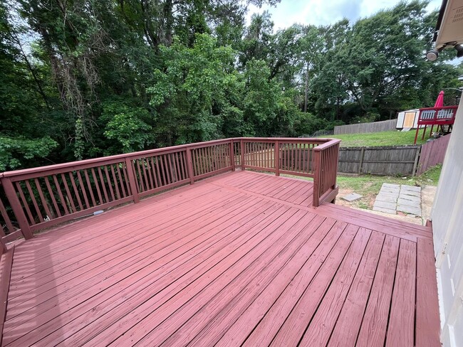 Building Photo - Hidden Gem in Holiday Park Subdivision!