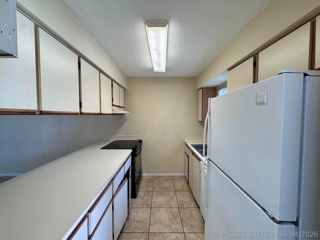 Building Photo - 704 Riverside Dr