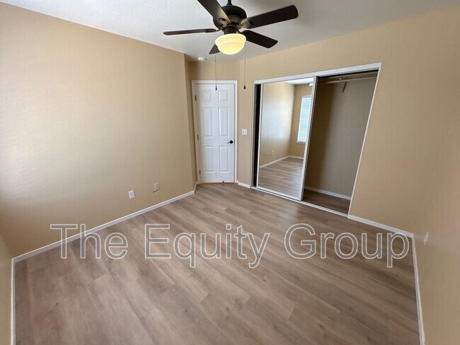 Building Photo - 938 W Encore Dr
