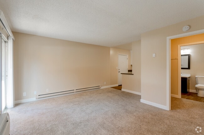 Studio - 383SF - Lincoln Glen Apartments