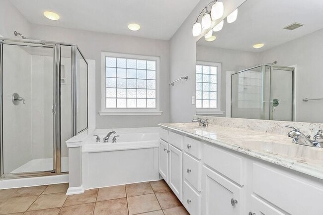 Building Photo - Wonderfully Updated 4BD/2.5BA Cul-de-Sac Home!