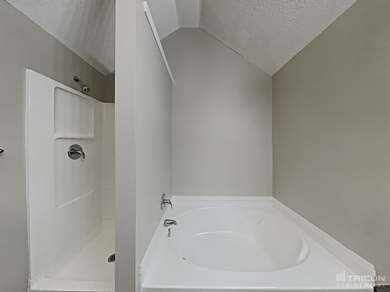 Building Photo - 5203 Grass Ridge Dr